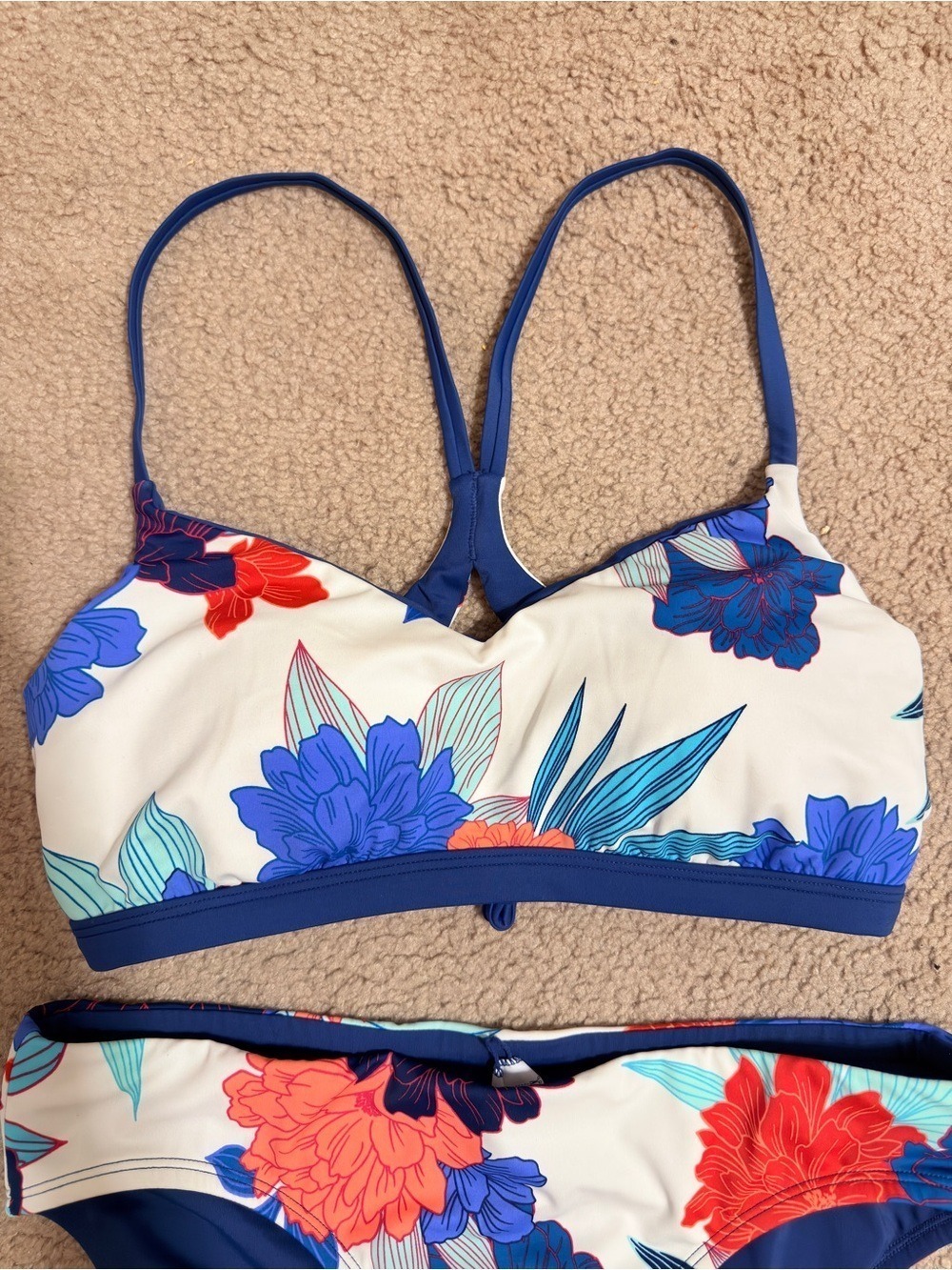 Avía Swim Bundle Top (L) Bottom (M) - Picture 4 of 7